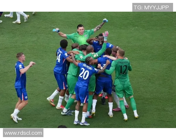 25岁以上足球明星的辉煌历程与成就解析