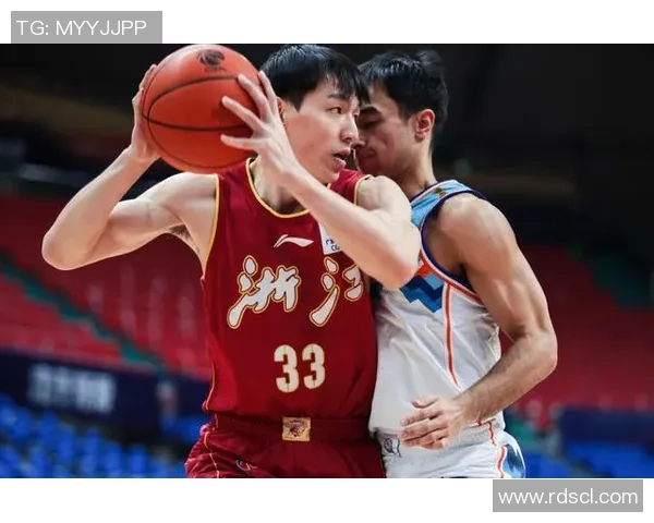 南京篮球队以75分领跑精英赛积分榜展现强劲实力和团队合作精神 南京篮球队以75分领跑精英赛积分榜展现强劲实力和团队合作精神