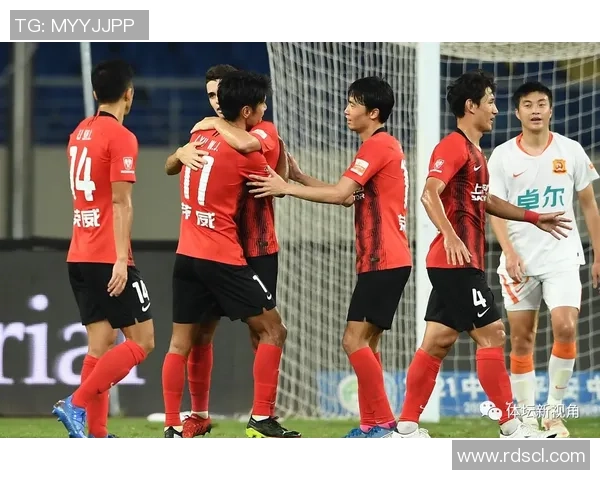 成都篮球队在邀请赛中以54分稳居积分榜首位竞争激烈引人关注