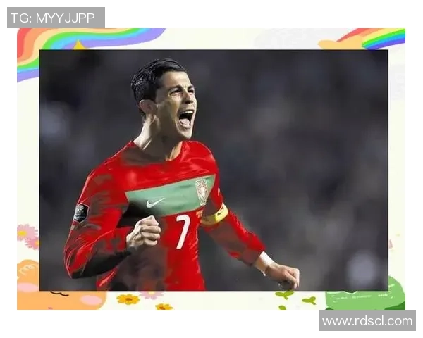 小眼睛足球明星的成长之路与辉煌成就揭秘